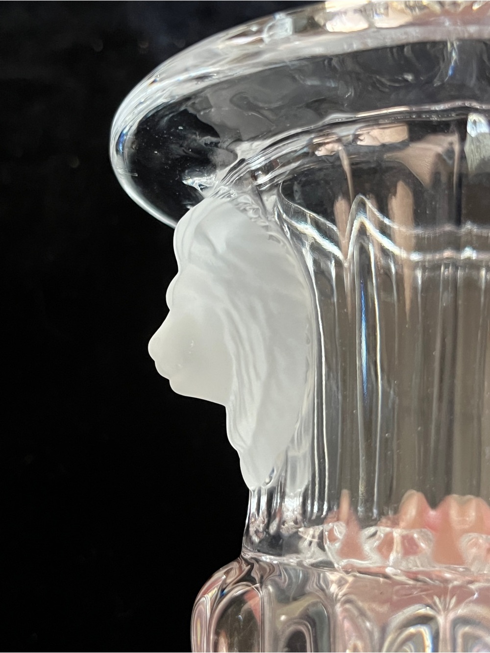 VINTAGE BOMBAY CRYSTAL VASE Frosted LIONS HEAD on each side - Picture 9 of 9